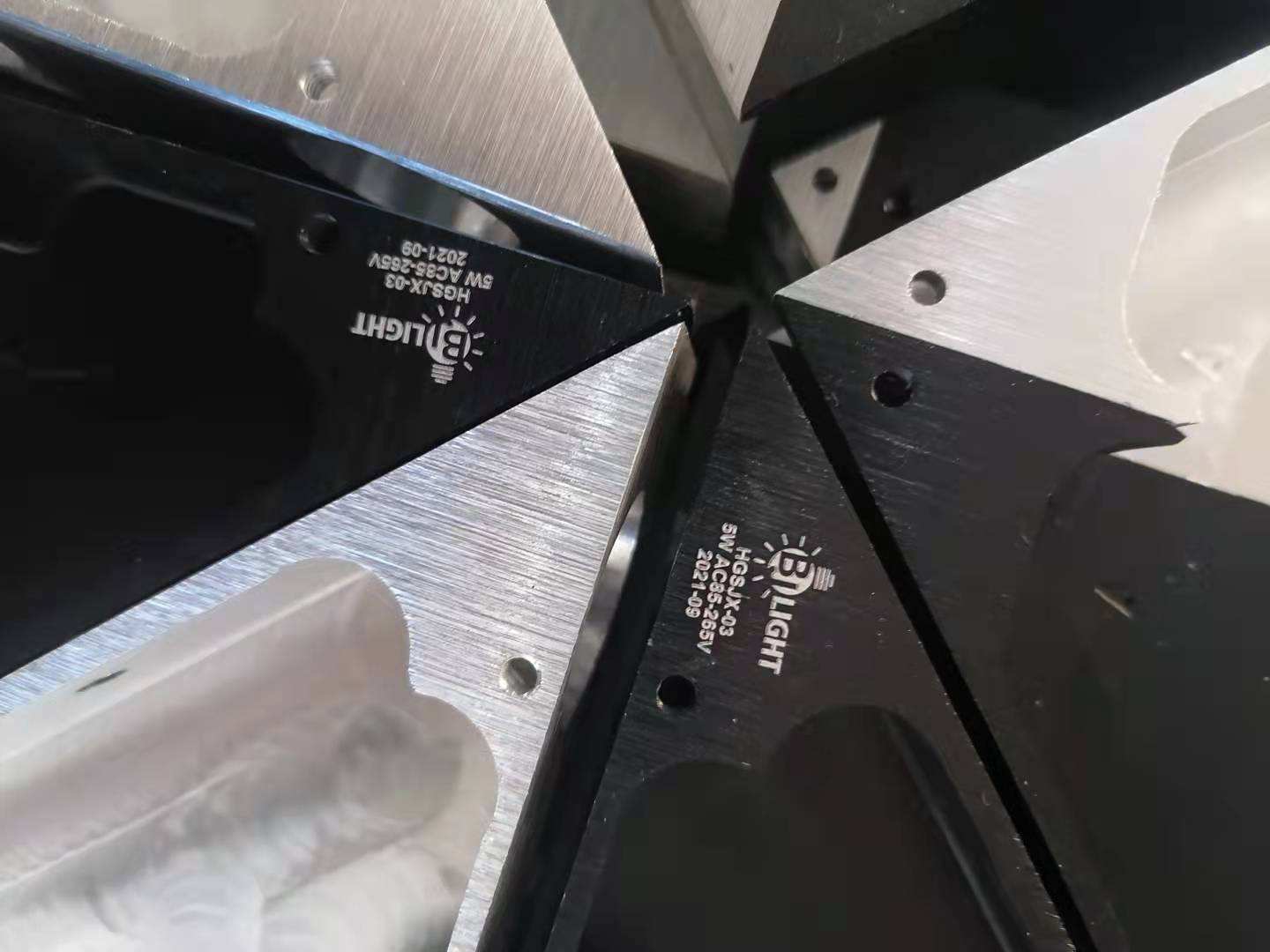 Lámpara LED de pared triangular grande de suministro de fábrica, luz de pasillo de aluminio de 5W, lámpara de decoración de pared de fondo de sala de estar para dormitorio KTV