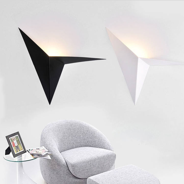 Lámpara de pared triangular creativa de hierro forjado con forma especial, lámpara de pared minimalista nórdica para dormitorio, cabecera, estudio, habitación de Hotel, espejo, faro