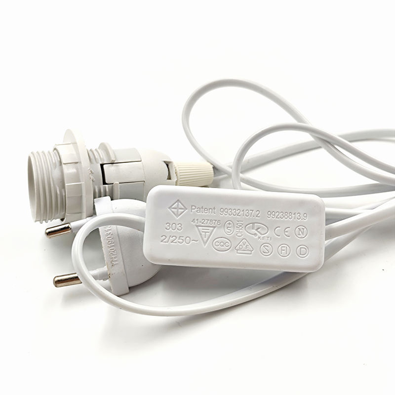 Portalámparas de plástico de porcelana de latón E27 E14 de alta calidad, Base de enchufe, bombilla de terminal LED, portalámparas de techo