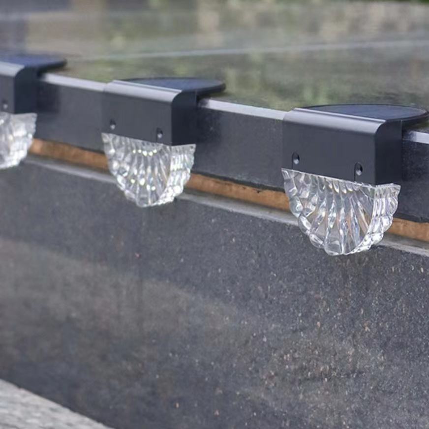 Blanco cálido LED Lámpara solar Camino Escalera Luces de jardín al aire libre Energía solar Balcón Luz Decoración para Patio Escalera Valla productos