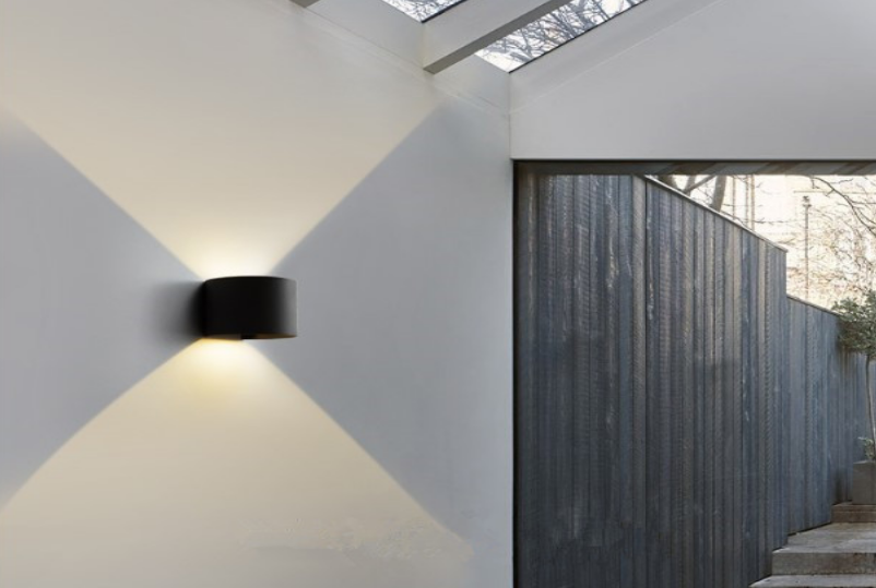 Luz LED decorativa regulable, lámpara de pared impermeable semicircular moderna, iluminación de pared hacia arriba y hacia abajo para exteriores, luz regulable