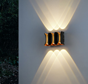 Nueva lámpara de pared de tira larga LED negra resistente al agua para balcón exterior RGB, candelabro de aluminio para jardín, aplique de pared para Villa, luminaria