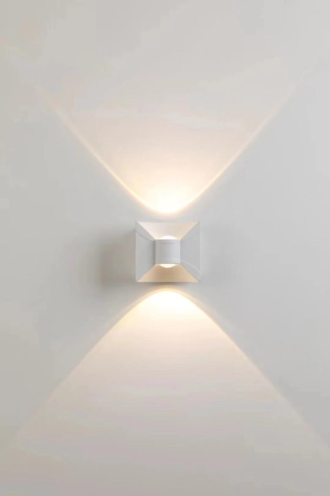 Luces de pared LED decorativas modernas de aluminio para interiores y exteriores impermeables hacia arriba y hacia abajo