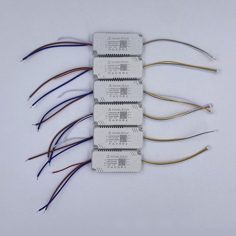 Controlador LED 2.4g Controlador de temperatura de tres colores Controlador inteligente 48-576W Transformadores de iluminación LED Controlador 2.4G seguro de alta calidad Fuente de alimentación Controlador adaptador LED