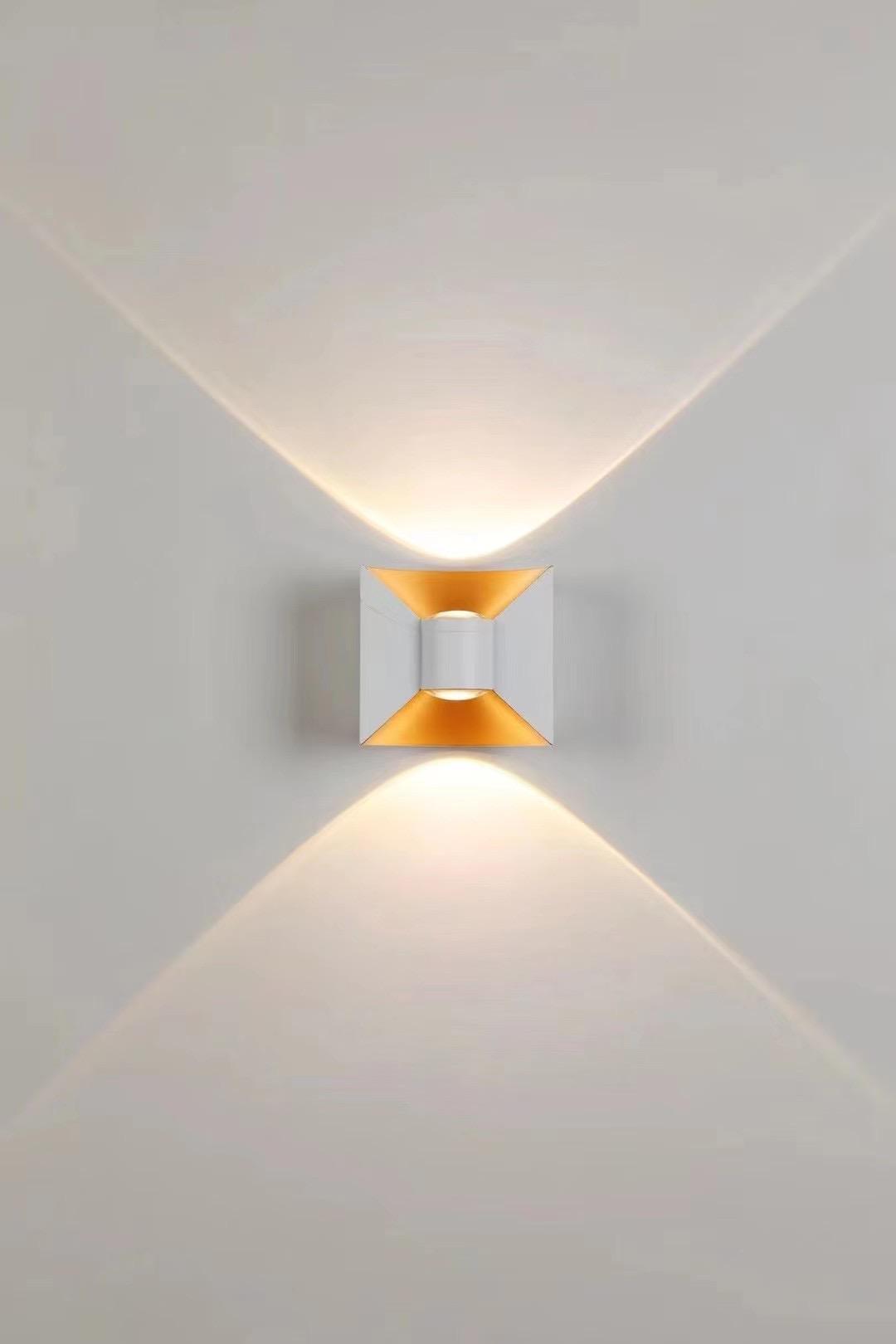 Decore la pared exterior de aluminio del jardín contemporáneo moderno Ilumine hacia arriba abajo las luces de pared LED GU10 360 grados