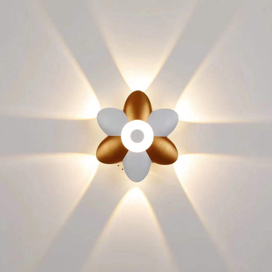 Luz de pared LED Montaje en pared Dormitorio moderno Lujo Vintage Exterior Lámpara de pared LED para exteriores Lámpara Dinding Up And Down Garden Light