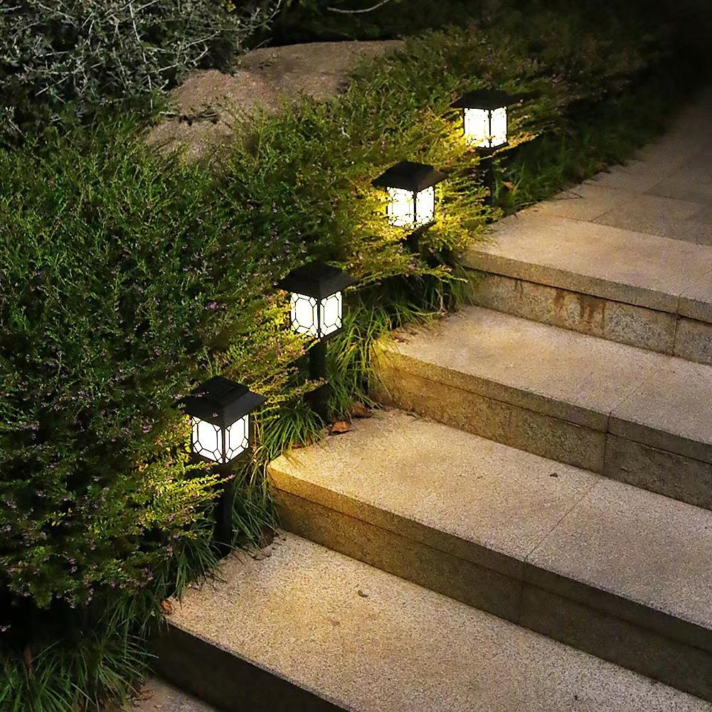 Tipo de casa Exterior Impermeable LED Luz solar Lámpara solar para césped Mini luz solar Jardín alimentado Estilo de cabaña Spike Spot Casa pequeña