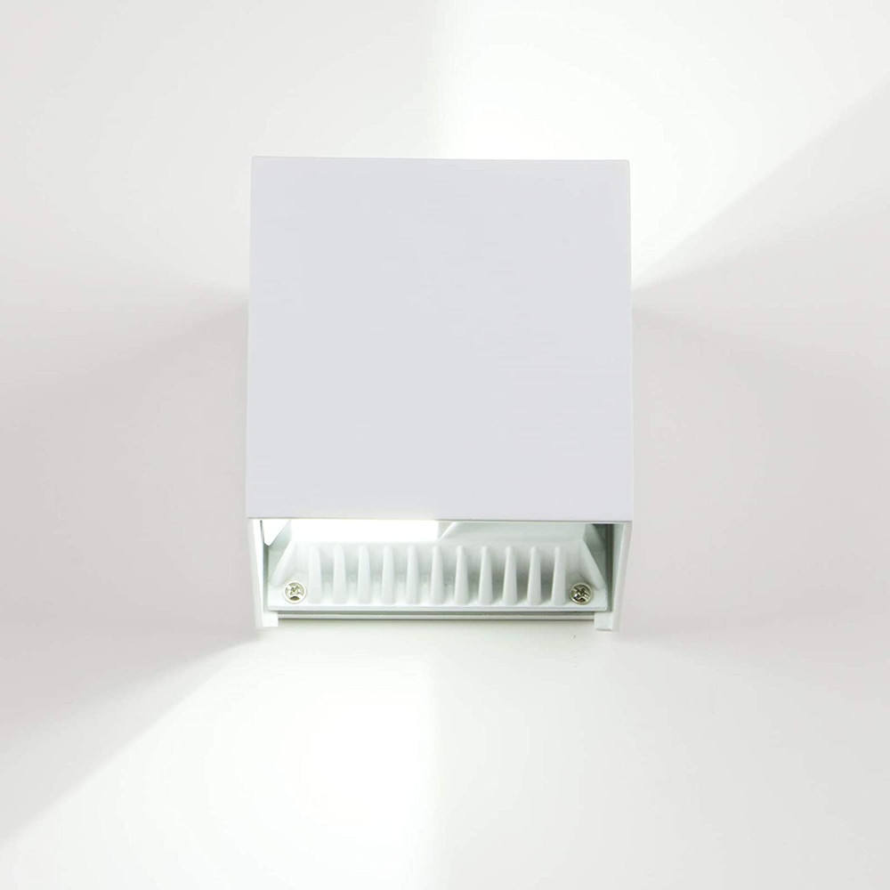 Venta caliente Modern LED Up Down Lighting Sala de estar Cubo Sconce Lámpara Montaje Interior Exterior Luz de pared 20W 12CM Cubo de luz