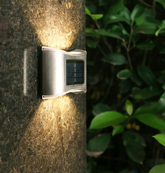 Nueva lámpara solar 6LED IP65 Lámpara impermeable al aire libre Lámpara de pared del patio para la decoración de la villa del jardín