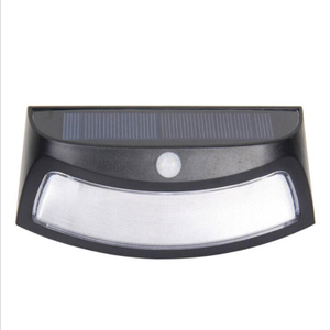 IP44 Alta calidad Nueva sonrisa Luz solar para jardín Luz Luz de seguridad de cerca de energía solar con sensor de movimiento