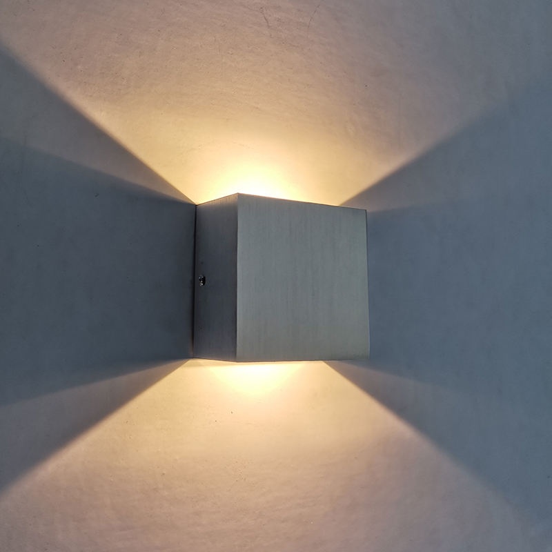 Lámpara decorativa Aplique de pared Arriba y abajo Cubo Lámpara de 6W Luces creativas Soporte de pared Luces