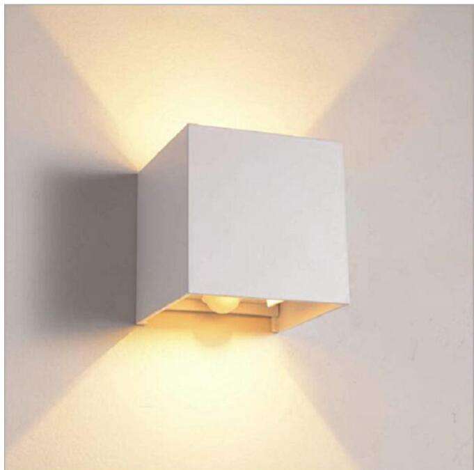 El sensor de movimiento al aire libre 12W ajustable hacia arriba y hacia abajo de la lámpara de pared de aluminio decoran la luz de pared LED