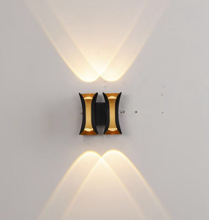 Nueva lámpara de pared de tira larga LED negra resistente al agua para balcón exterior RGB, candelabro de aluminio para jardín, aplique de pared para Villa, luminaria
