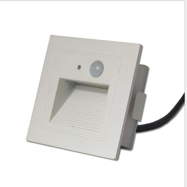 Lámpara de pie empotrable de pared con sensor de movimiento