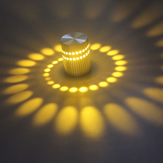 Luz de pared LED Hagood RGB con orificio en espiral con control remoto para interiores para fiestas, bares, vestíbulos, KTV, decoración del hogar