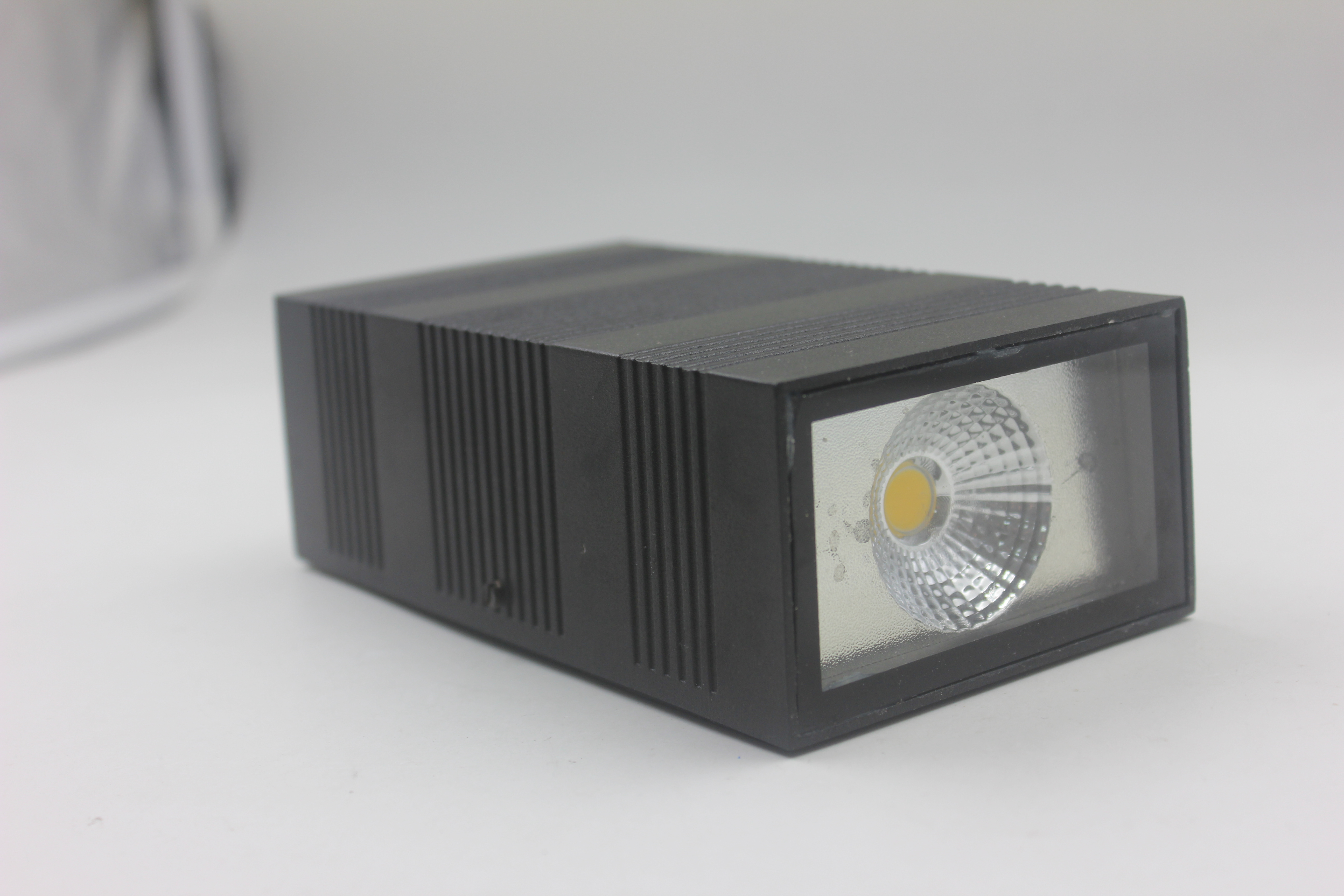 Up Down COB Lámparas de pared LED modernas 10W Iluminación exterior interior Aplique de pared impermeable montado en la pared