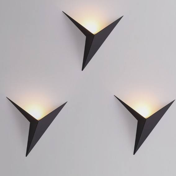 Lámpara de pared triangular creativa de hierro forjado con forma especial, lámpara de pared minimalista nórdica para dormitorio, cabecera, estudio, habitación de Hotel, espejo, faro