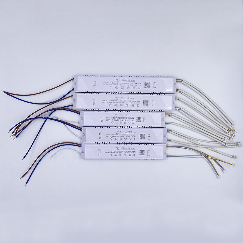 Transformadores de iluminación LED 2.4G Fuente de alimentación del controlador Controlador de adaptador led 4 vías 160-288W Caja fuerte de alta calidad 
