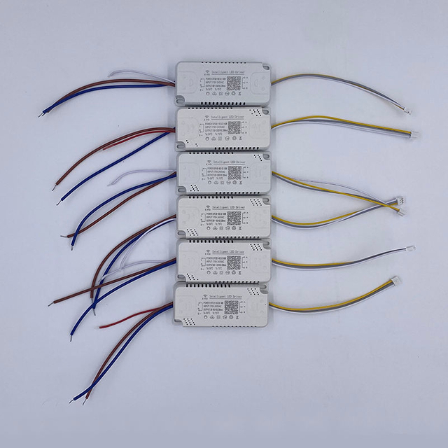 2 vías 48-160W 2.4g Controlador LED Controlador de lámpara Controlador de temperatura de tres colores Transformadores de iluminación LED Alta calidad Seguro 2.4G Controlador Fuente de alimentación Controlador de adaptador LED