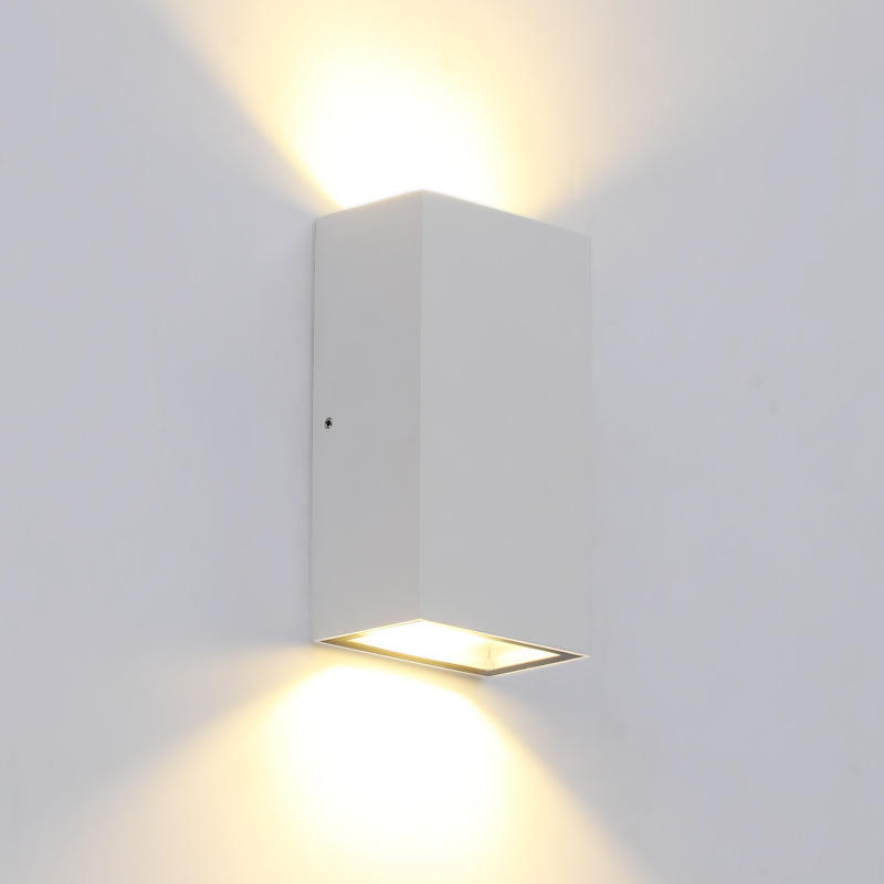 Montaje impermeable hacia arriba y hacia abajo Aplique de luz exterior para jardín Gran exterior Montado en la pared Led