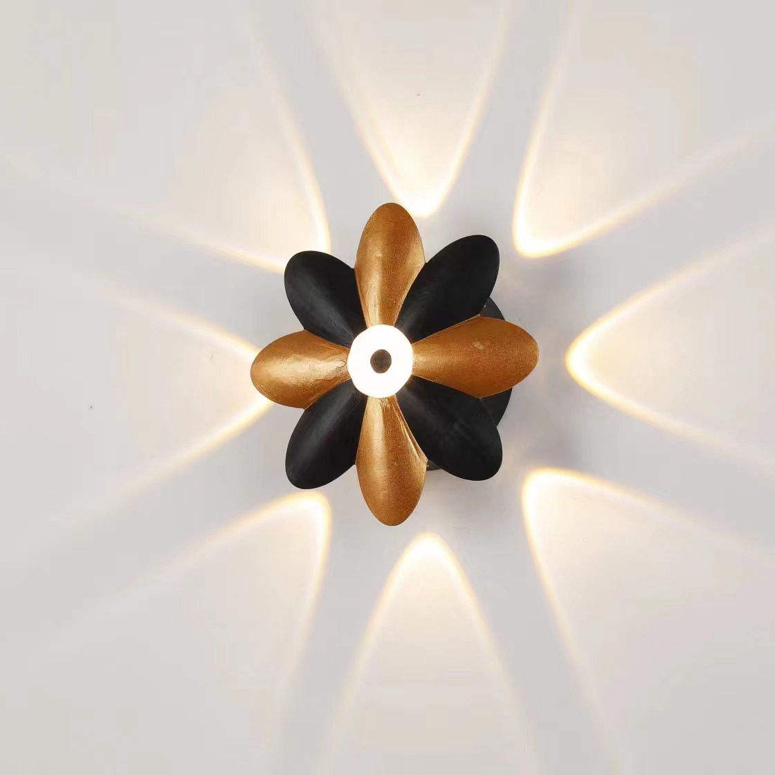 Luz de pared LED Montaje en pared Dormitorio moderno Lujo Vintage Exterior Lámpara de pared LED para exteriores Lámpara Dinding Up And Down Garden Light
