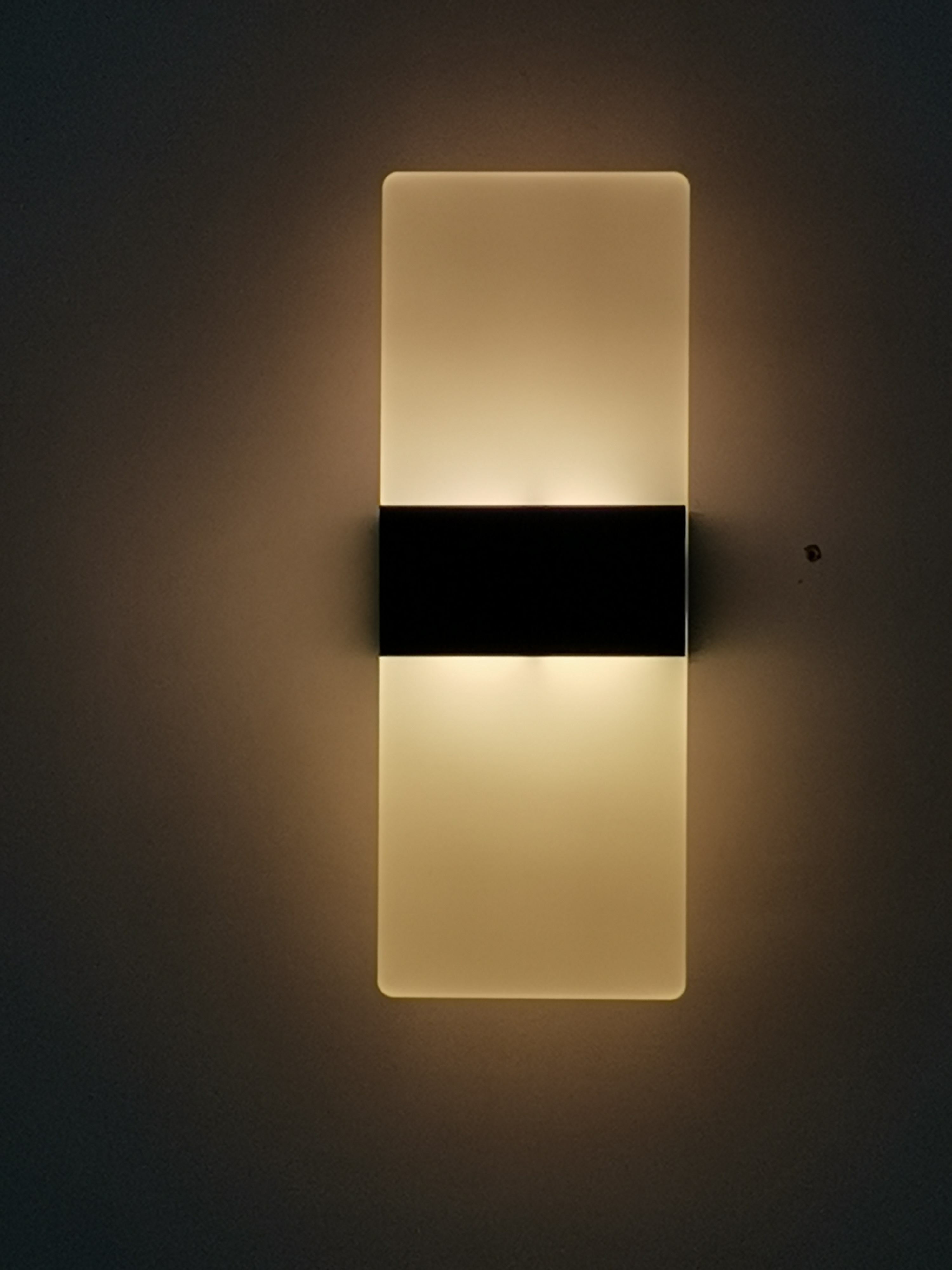 Lámpara de pared de acrílico negro de ángulo derecho/redondo elegante de alta calidad de 6 W y luz nocturna interior