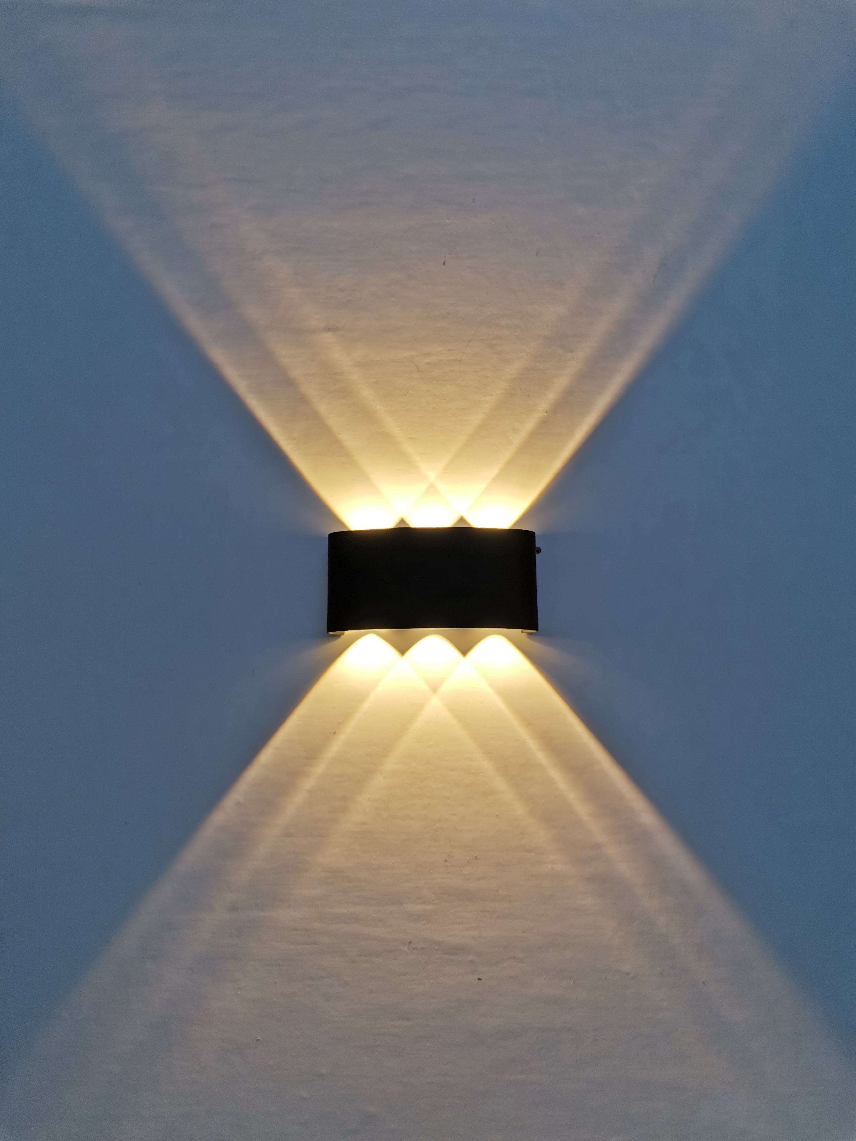 La iluminación decorativa del jardín del hotel acepta la luz llevada luminosa modificada para requisitos particulares del proyector impermeable al aire libre