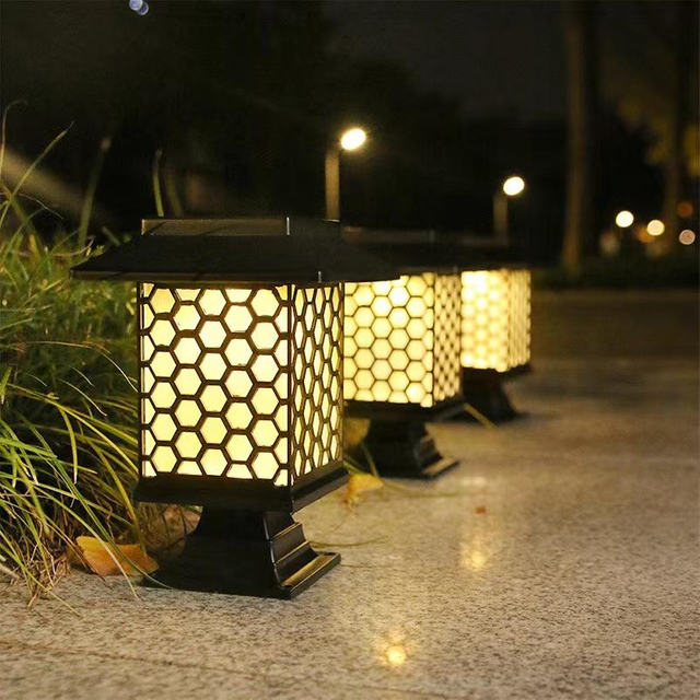 Tipo de casa Exterior Impermeable LED Luz solar Lámpara solar para césped Mini luz solar Jardín alimentado Estilo de cabaña Spike Spot Casa pequeña