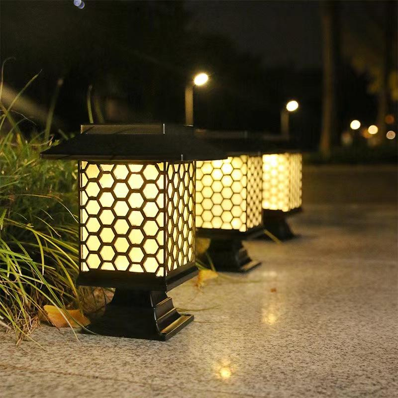 Tipo de casa Exterior Impermeable LED Luz solar Lámpara solar para césped Mini luz solar Jardín alimentado Estilo de cabaña Spike Spot Casa pequeña