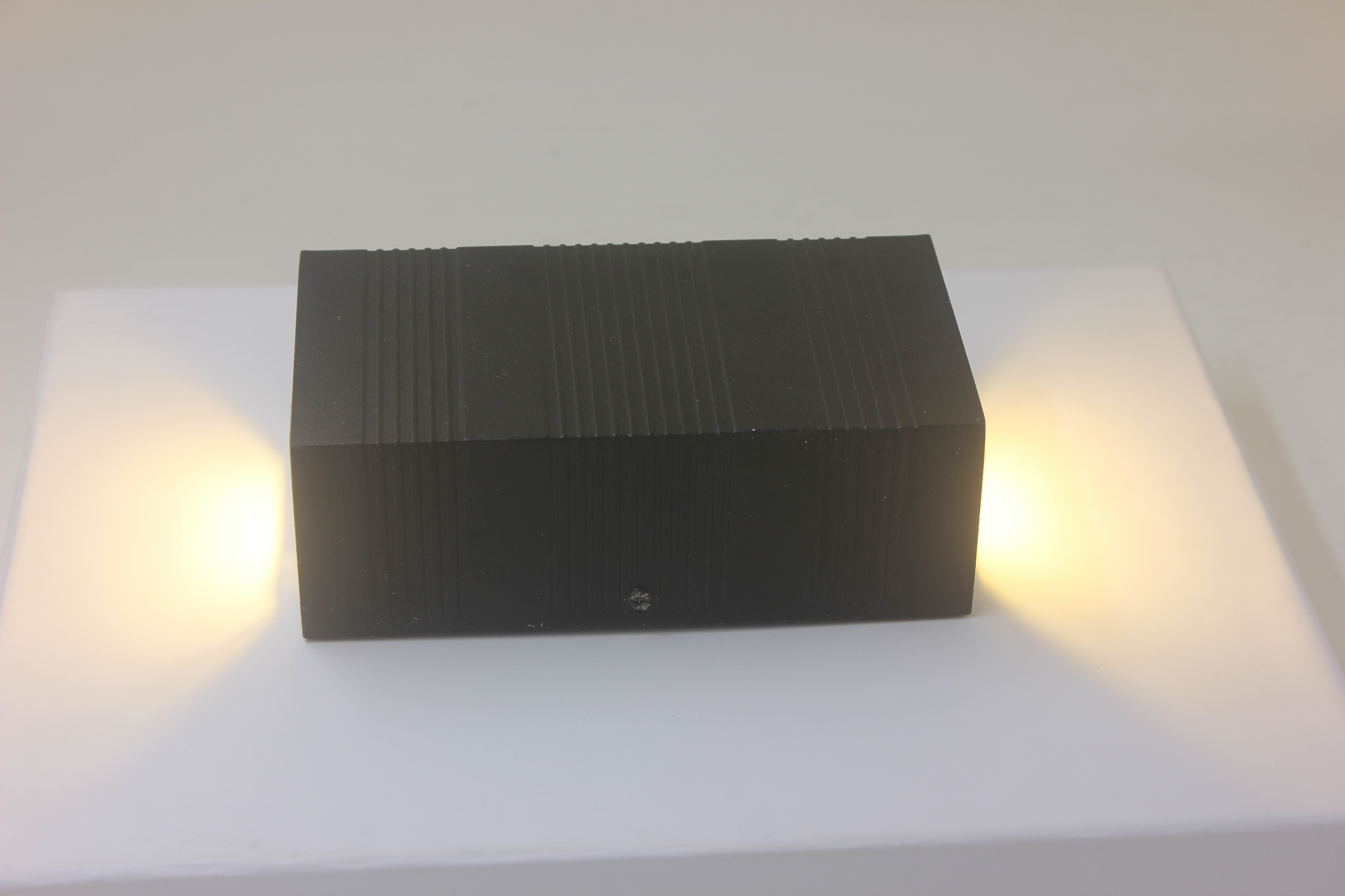 Up Down COB Lámparas de pared LED modernas 10W Iluminación exterior interior Aplique de pared impermeable montado en la pared
