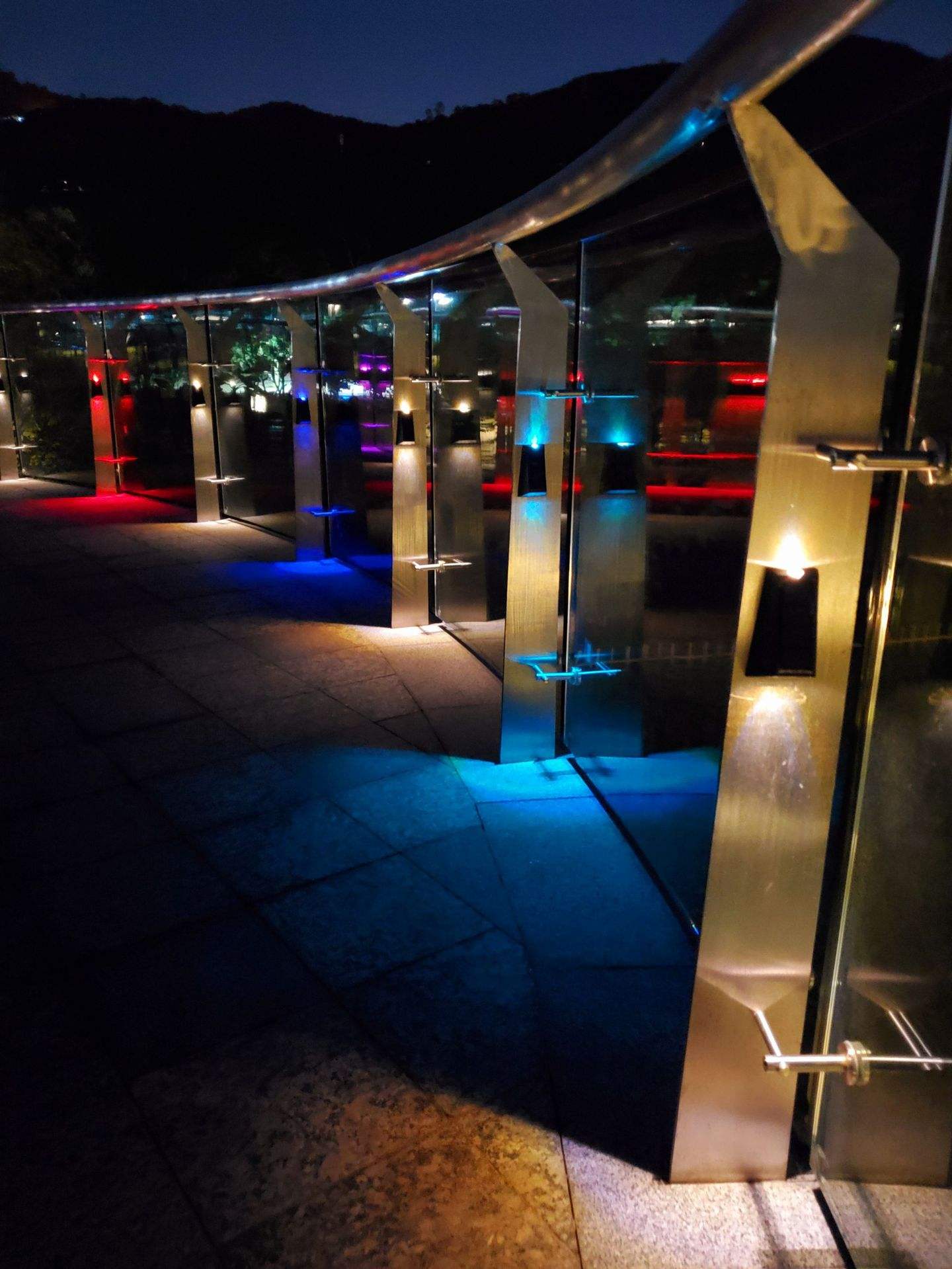 Luz LED de carga con energía Solar para exteriores, iluminación impermeable, lámparas de pared, decoración de jardín, valla de cubierta, paisaje IP65 ABS