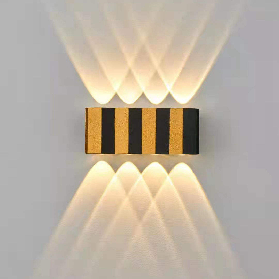 Lámpara de pared Rectángulo de moda Oro Negro Luz hacia arriba y hacia abajo Lámpara de cuerpo luminoso Estilo de iluminación Oficina moderna Rohs Epistar Input Flux