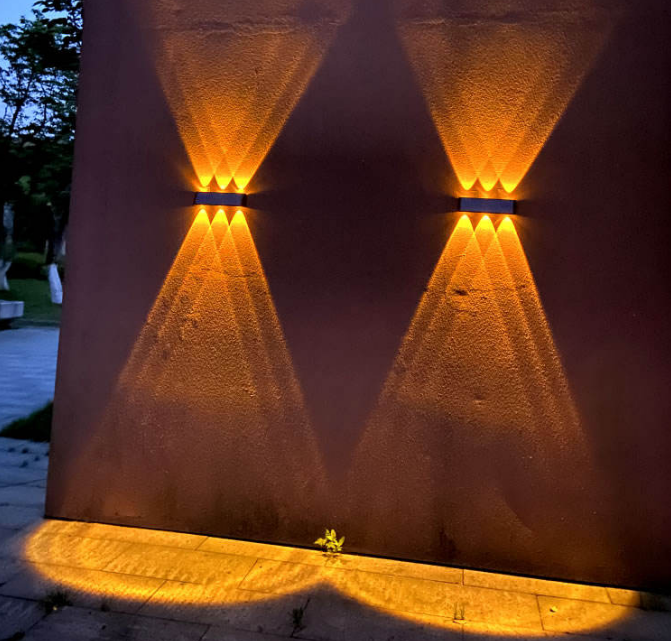 Lámpara LED Luz de pared solar Exterior Porche Jardín Lámpara de pared impermeable Arriba y abajo Luminoso