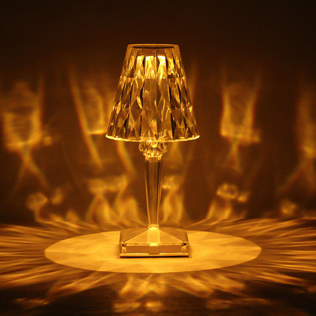 Lámpara de mesa de cristal Lámpara de noche pequeña Lámpara de mesa recargable que proporciona un ambiente creativo para la decoración de la barra de noche y 
