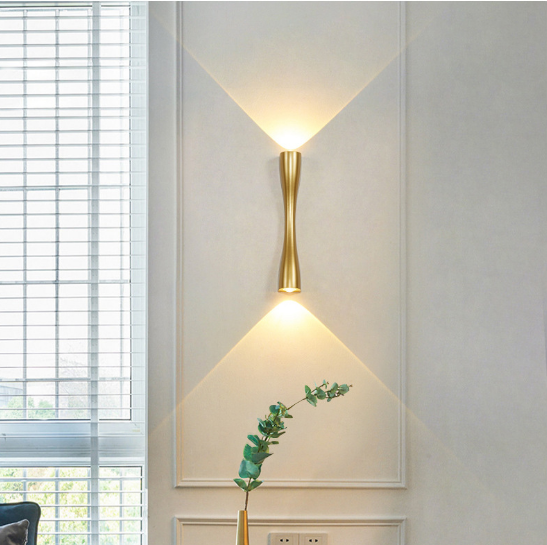 6W Lámpara de pared de jardín Patio moderno Villa Lámpara de pared Jardín al aire libre Arriba y abajo Lámpara de cabeza doble Trompeta de oro Luz de pared LED impermeable al aire libre