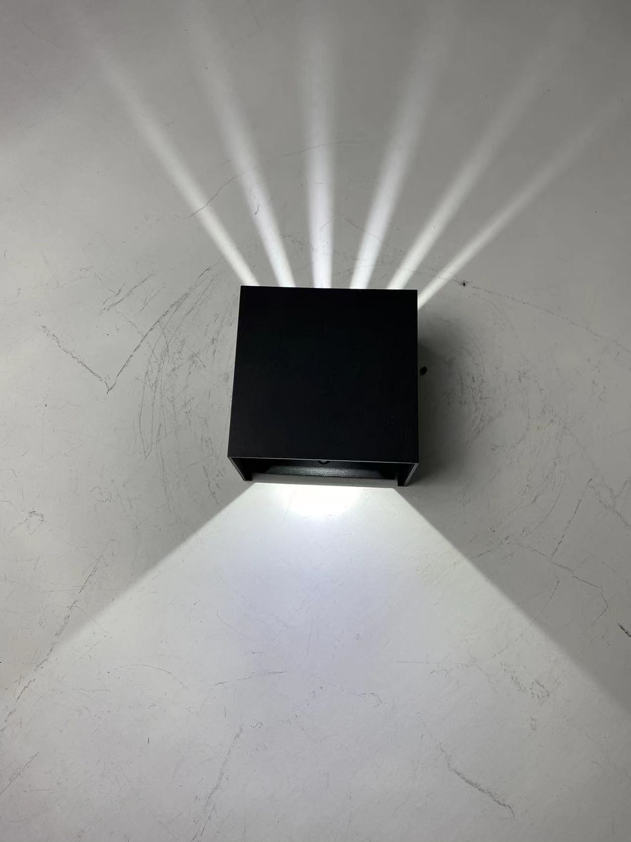 iluminación de la pared llevada