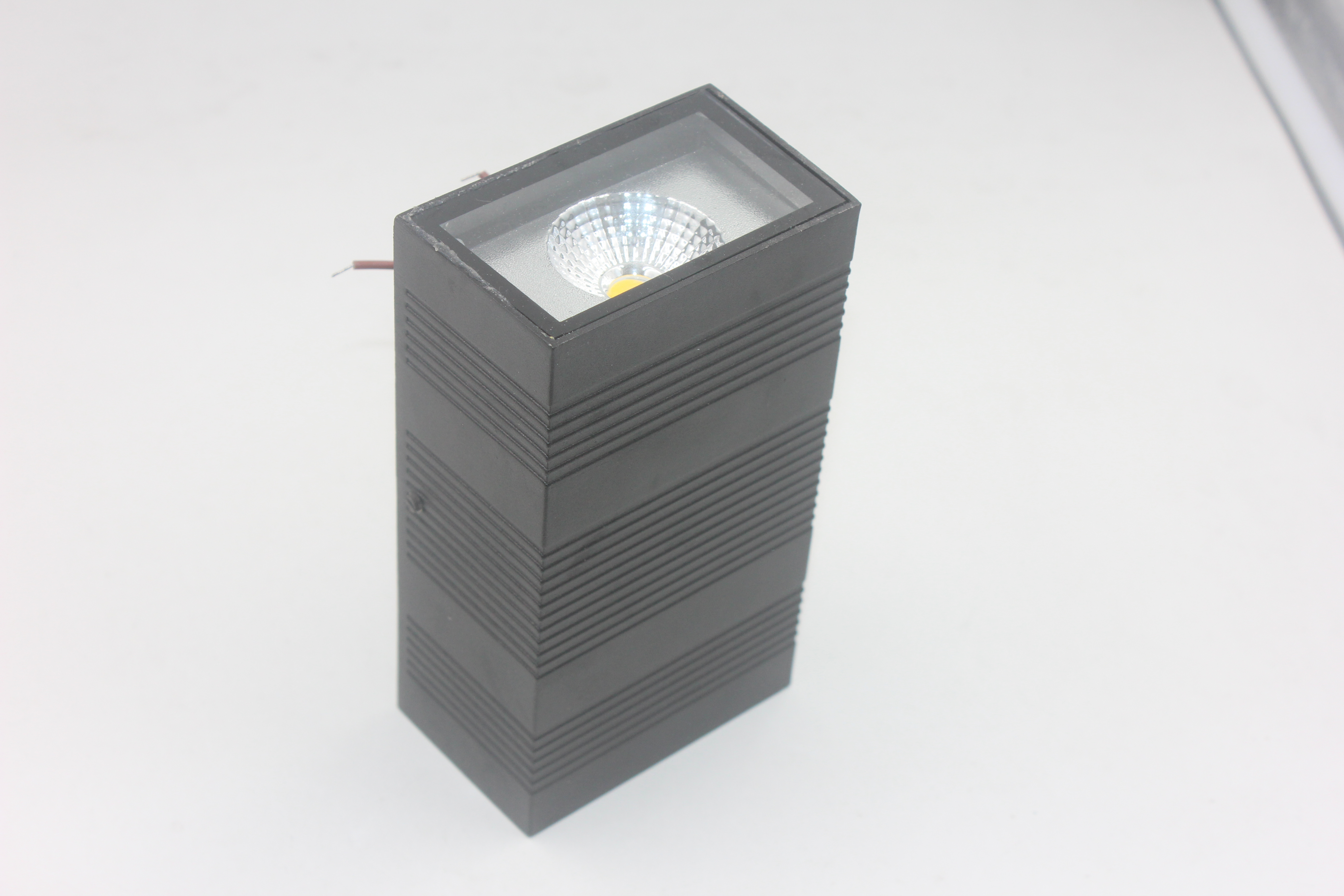 Up Down COB Lámparas de pared LED modernas 10W Iluminación exterior interior Aplique de pared impermeable montado en la pared