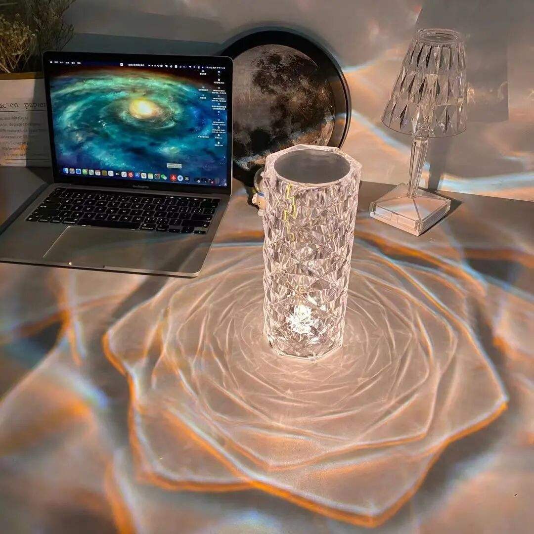 Amazon Luxury Acrílico Moderno Transparente Led Control táctil Cristal Lámpara de mesita de noche Luz recargable Cena romántica Luz