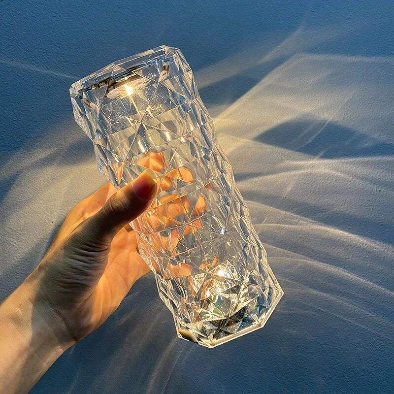 Amazon Luxury Acrílico Moderno Transparente Led Control táctil Cristal Lámpara de mesita de noche Luz recargable Cena romántica Luz