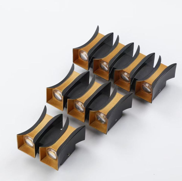 Nueva lámpara de pared de tira larga LED negra resistente al agua para balcón exterior RGB, candelabro de aluminio para jardín, aplique de pared para Villa, luminaria