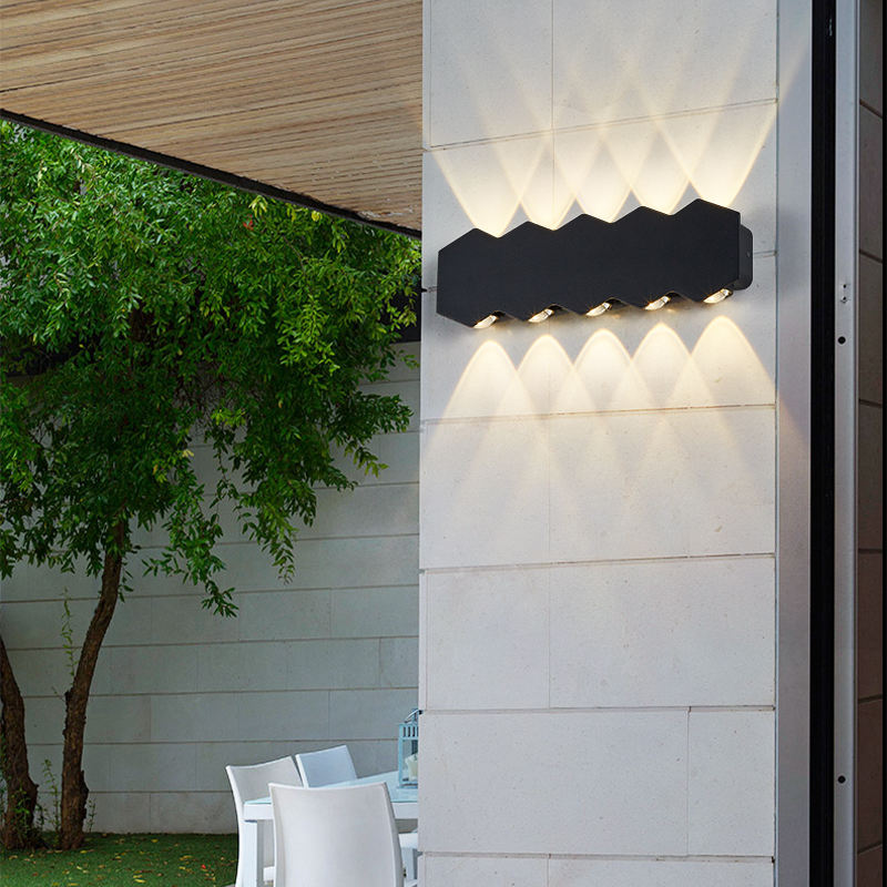 4W 6W 8W 10W nuevo negro impermeable exterior aplique de pared arriba y abajo luces montadas en la pared hecho en China Led luz arriba y abajo