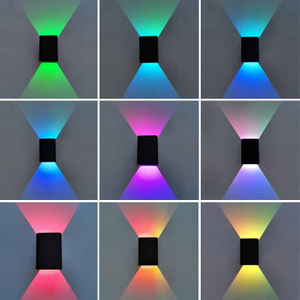 Lámpara de pared LED RGB con controlador de luz de pared Aluminio Montado en la pared para pasillo Dormitorio Interior Luz de noche colorida Escalera Minimalista Lámpara de pared LED decorativa de lujo