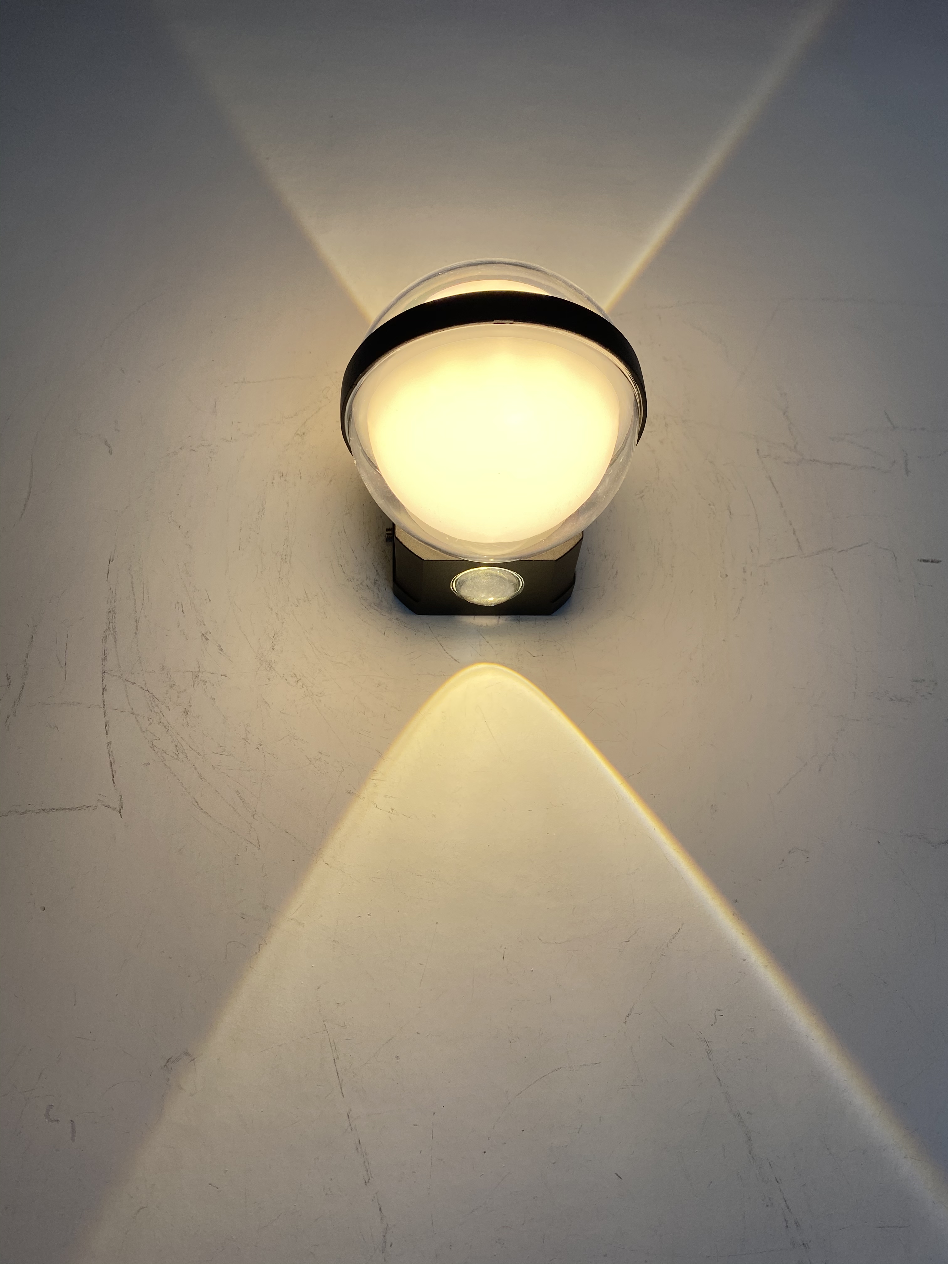 Lámpara de pared bola de cristal