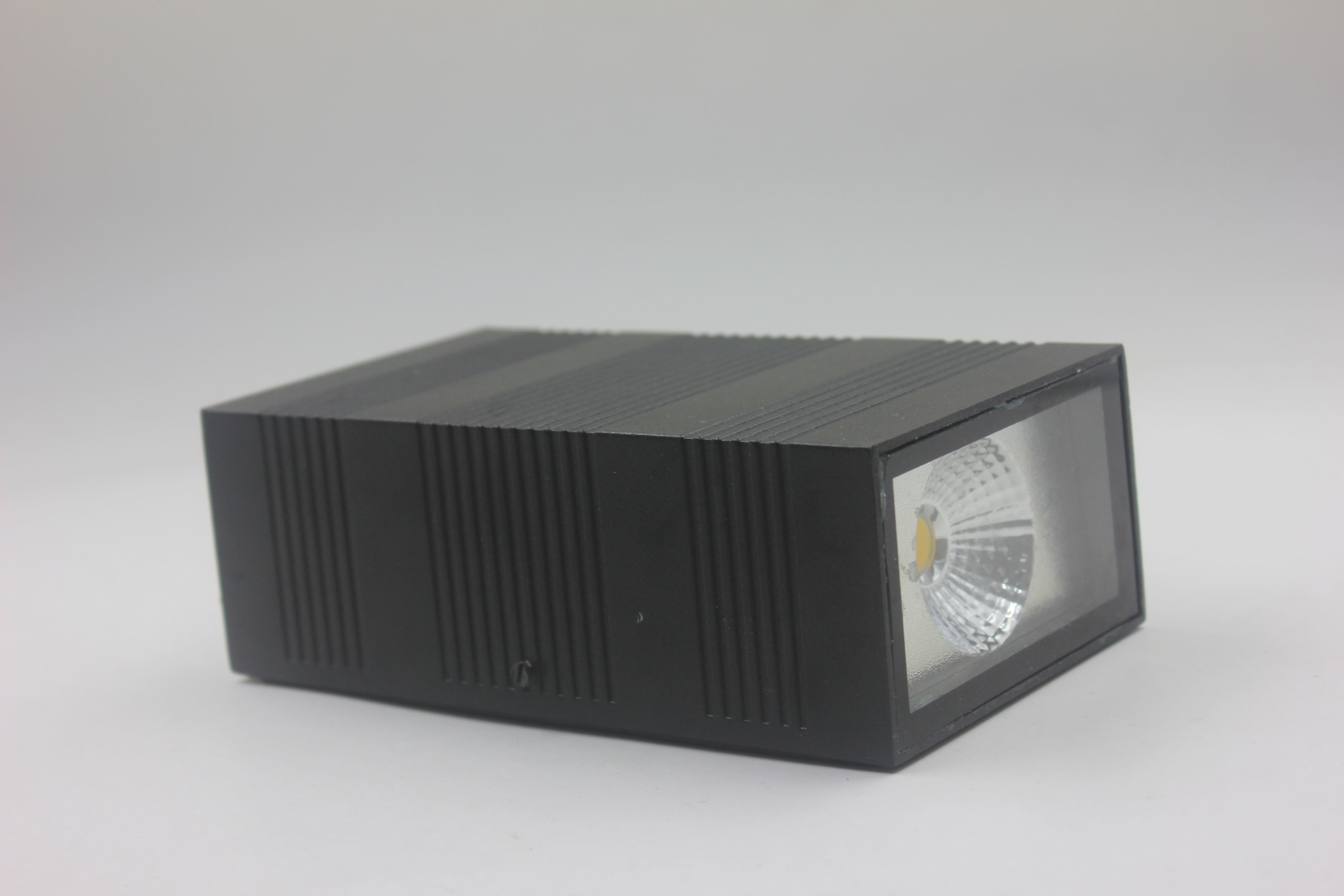 Arriba y abajo COB Lámparas de pared LED modernas 12W Iluminación interior Aplique de pared impermeable montado en la pared