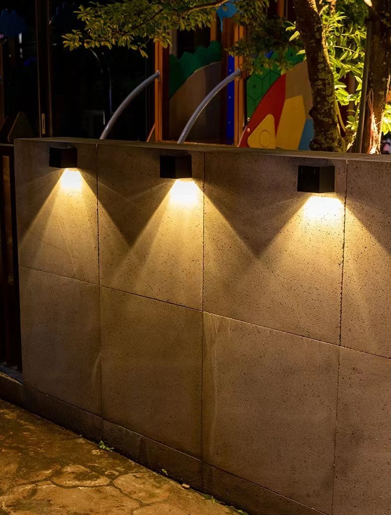 Lámpara de pared solar para jardín al aire libre, lámpara de pared impermeable hacia arriba y hacia abajo, lámpara de pared decorativa para jardín de Villa