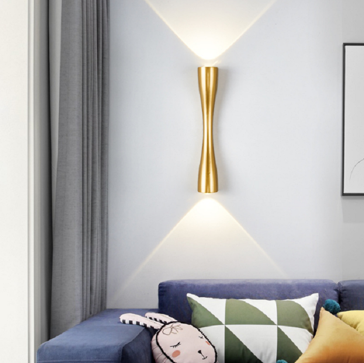 6W Lámpara de pared de jardín Patio moderno Villa Lámpara de pared Jardín al aire libre Arriba y abajo Lámpara de cabeza doble Trompeta de oro Luz de pared LED impermeable al aire libre