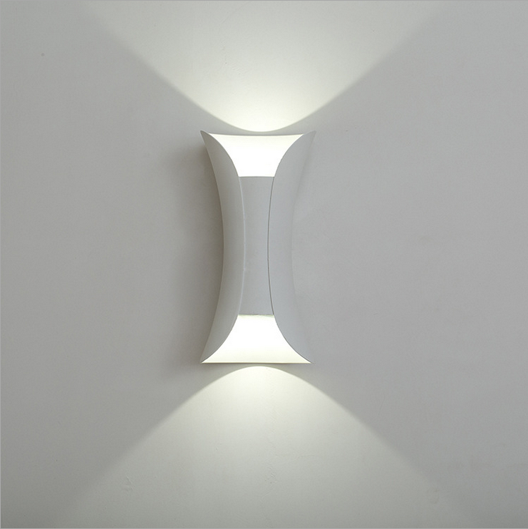 Lámpara de pared de jardín IP65 Luz de pared LED impermeable para exteriores 10W AC 110V 220V Iluminación hacia arriba y hacia abajo Aparece un ambiente de color blanco