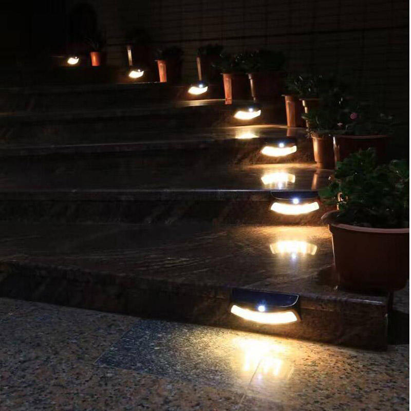 IP44 Alta calidad Nueva sonrisa Luz solar para jardín Luz Luz de seguridad de cerca de energía solar con sensor de movimiento