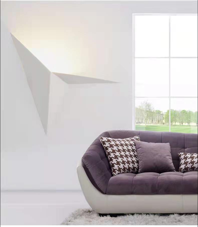 Lámpara de pared triangular creativa de hierro forjado con forma especial, lámpara de pared minimalista nórdica para dormitorio, cabecera, estudio, habitación de Hotel, espejo, faro