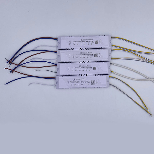 Transformadores de iluminación LED 2.4G Fuente de alimentación del controlador Controlador de adaptador led 4 vías 160-288W Caja fuerte de alta calidad 